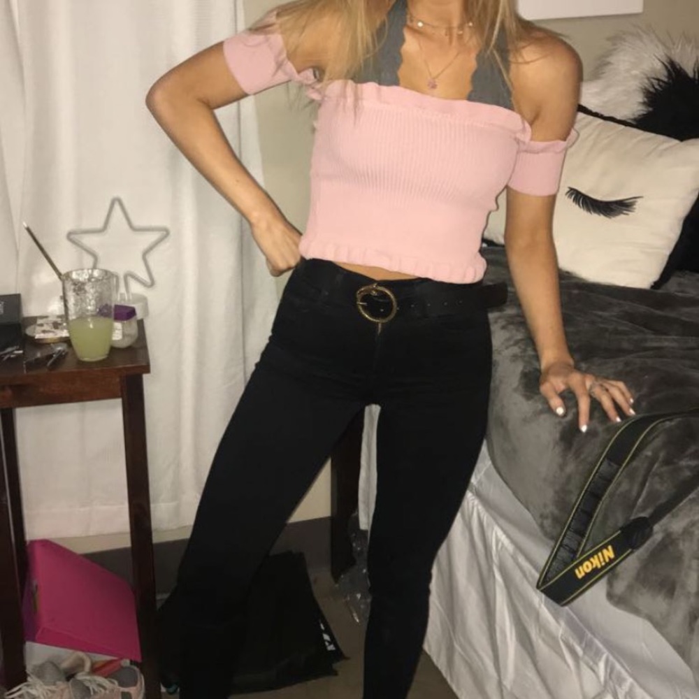 pink top
